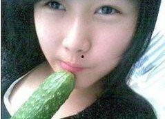 女生说在吃瓜看看你表演